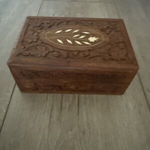 Beautiful Ornate Inlaid Carved Wood Box Scroll India Vines Mother Of Pearl Inlay